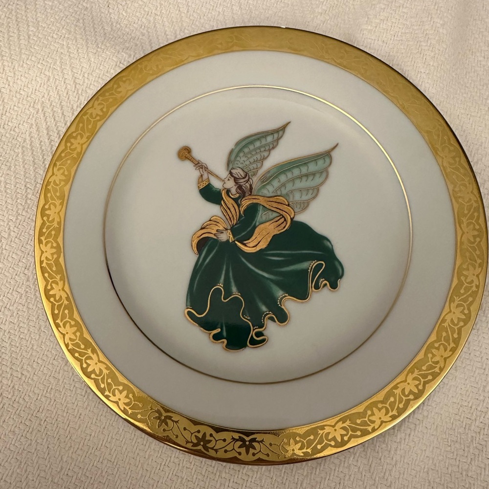 Celebrity by Muirfield Gold Rim Angel Salad Plate -Green Angel